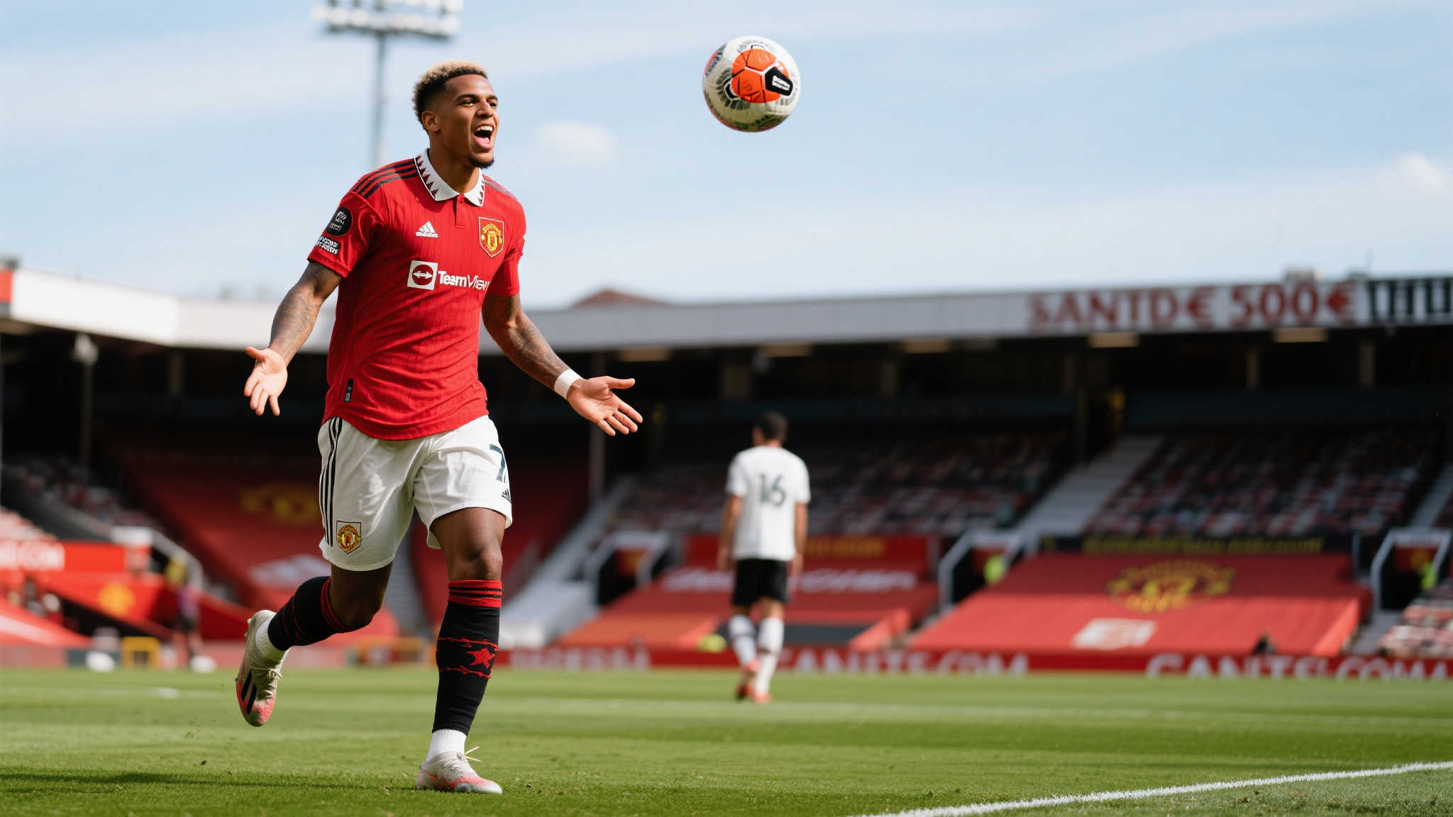 曼联豪掷5000万签约玻璃属性中锋:16球8助揭新战力 在今年夏季转会窗,备受期待的英超劲旅曼联以5000